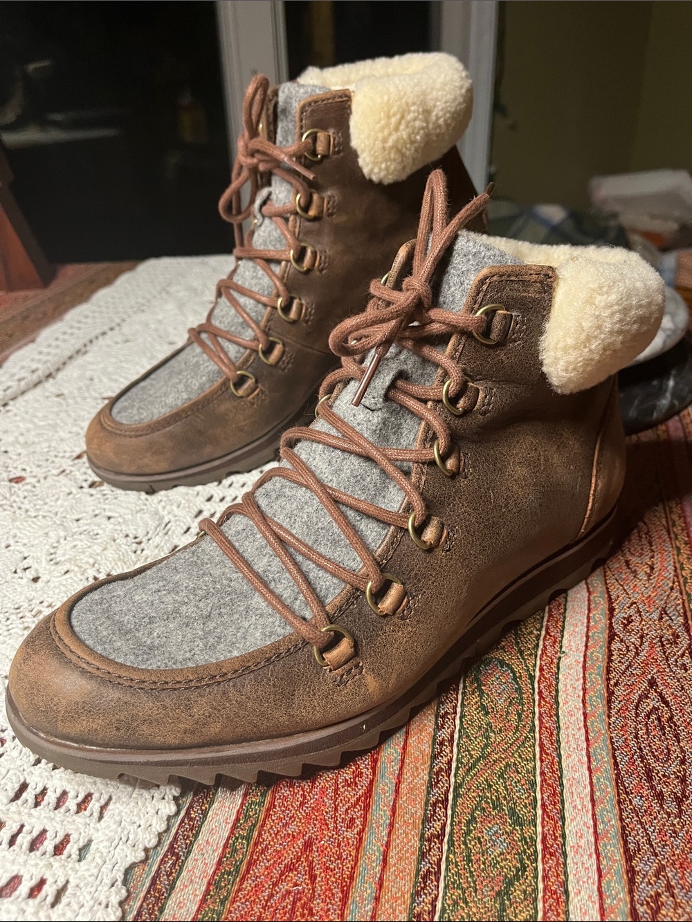 Sorel Harlow Lace Cozy boots, featuring a brown leather and gray felt waterproof
